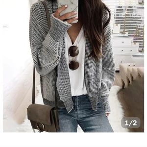 Medium dark gray/white long sleeve sweater